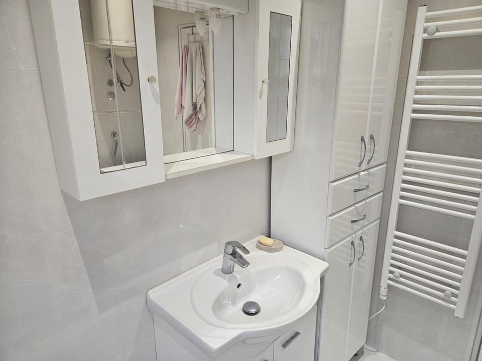 Shower, Bathroom, towels