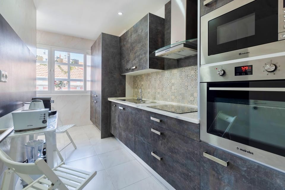 Kitchen or kitchenette, Dining area, toaster