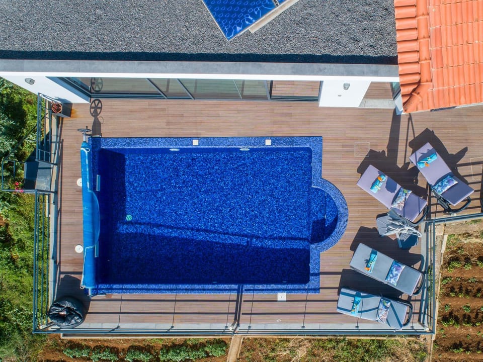 CASA LIRA Heated swiming, Sea View and Air Conditioning House in Madeira District