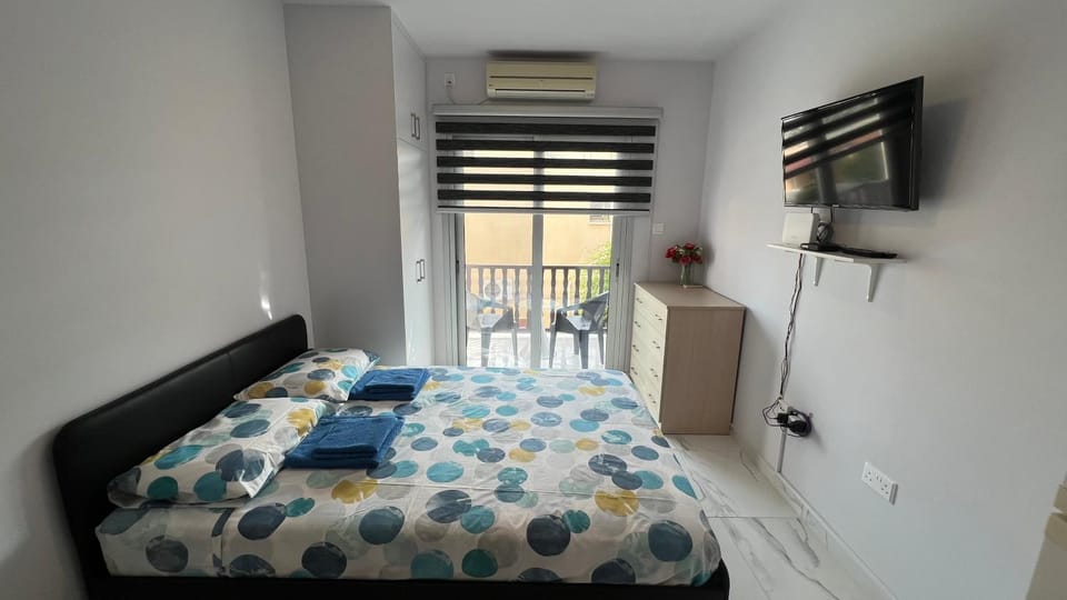Communal lounge/ TV room, Bed, TV and multimedia, Photo of the whole room