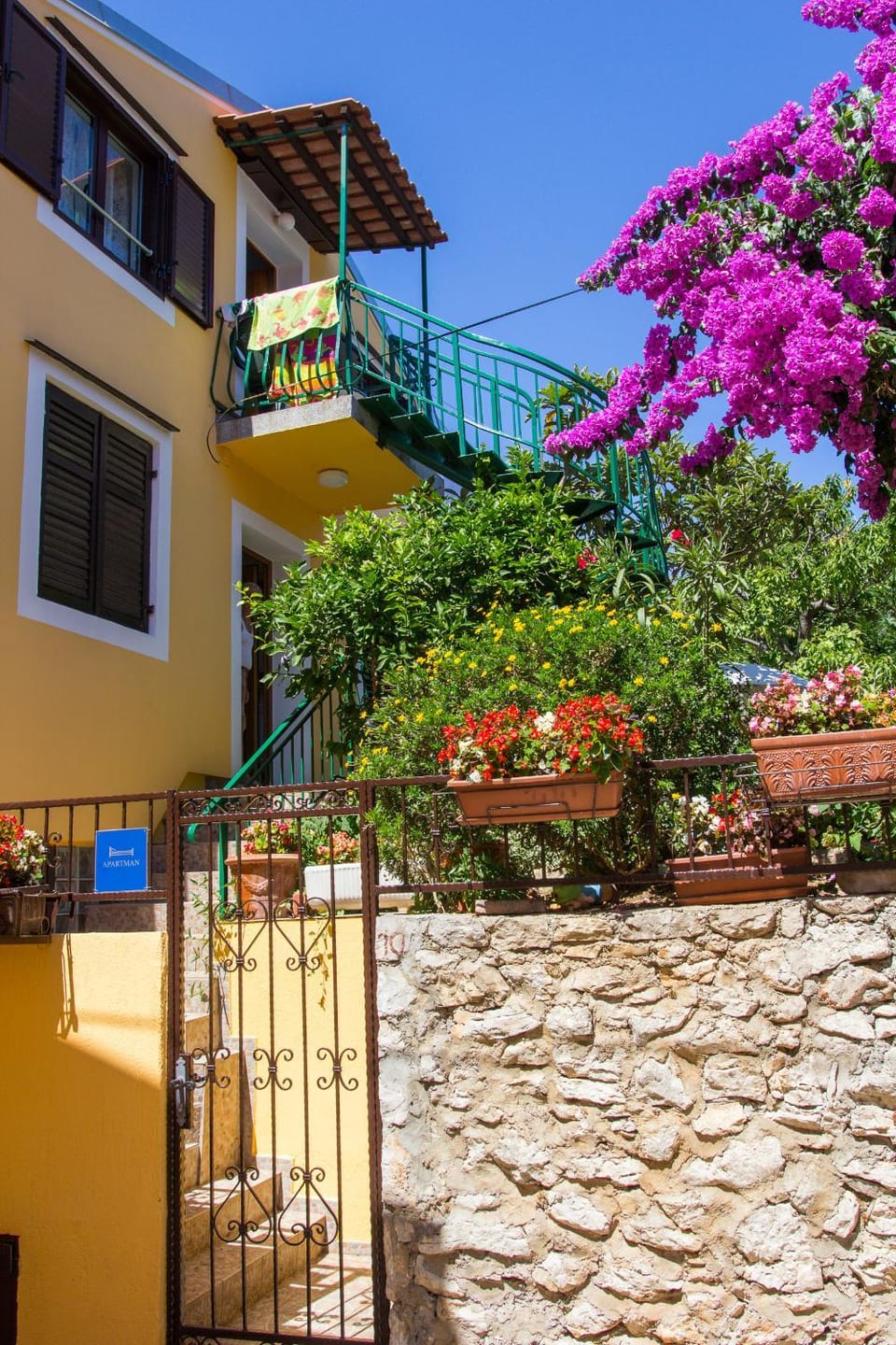 Property building, Day, Garden, Balcony/Terrace, Garden view