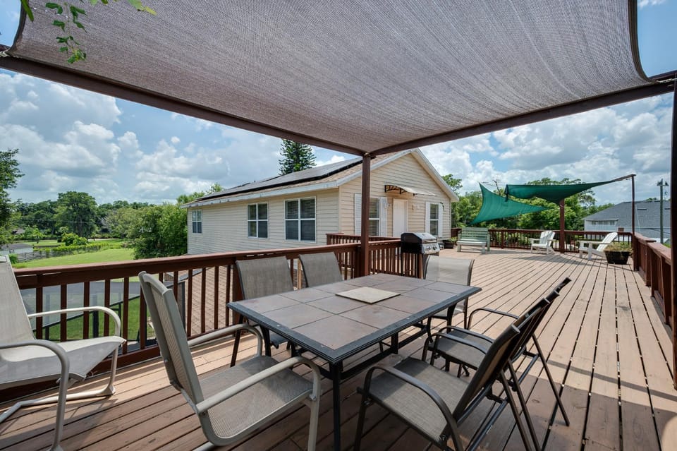 Lakefront 7 Bedroom Duplex, Pool, Boat, and Hottub House in Orlando