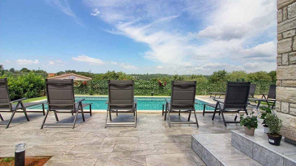 Patio, Day, Natural landscape, View (from property/room), Balcony/Terrace, Pool view, Swimming pool, sunbed