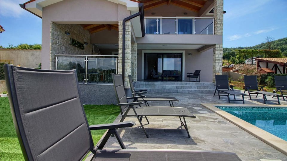 Property building, Patio, Day, Natural landscape, View (from property/room), Balcony/Terrace, Pool view, Swimming pool, sunbed