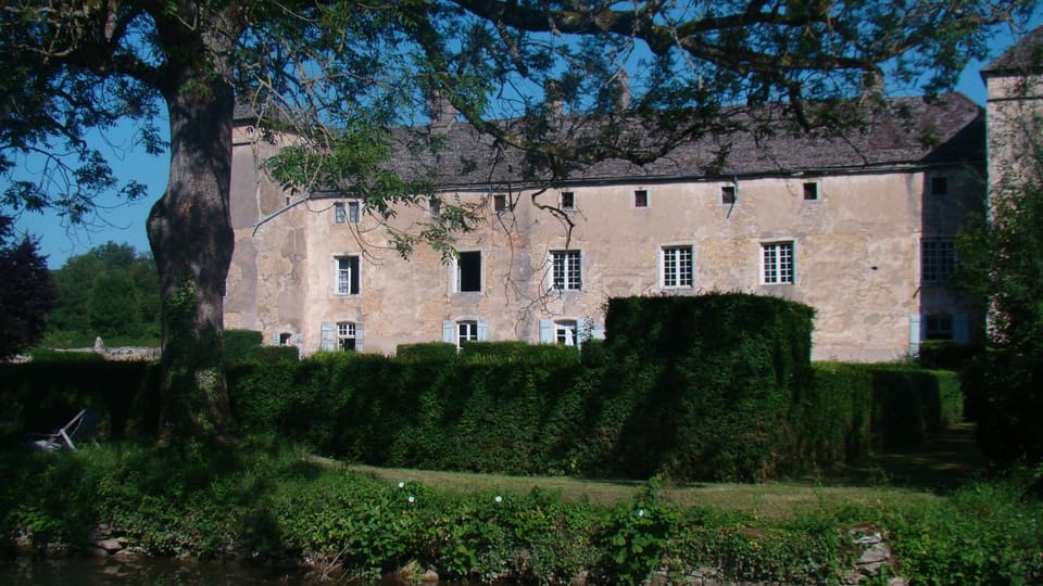 Château d'Ozenay Bed and Breakfast in Bourgogne-Franche-Comté
