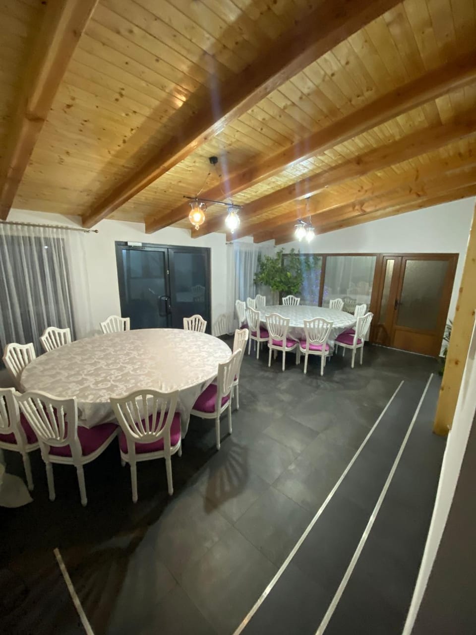 Restaurant/places to eat, Banquet/Function facilities