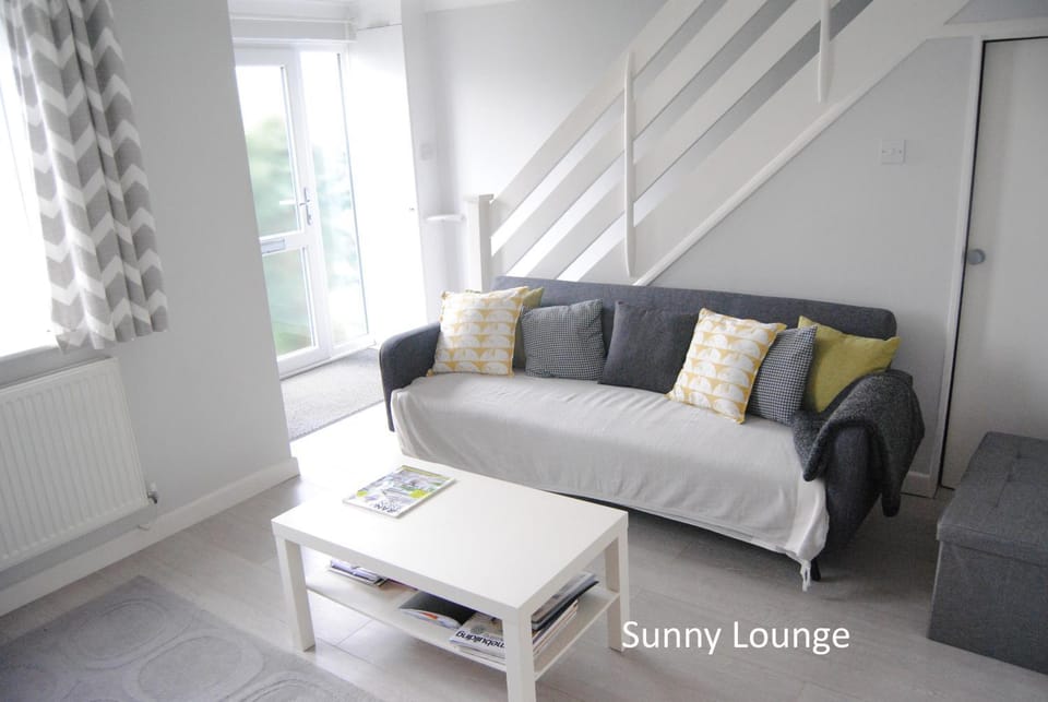Bed, Living room, Seating area