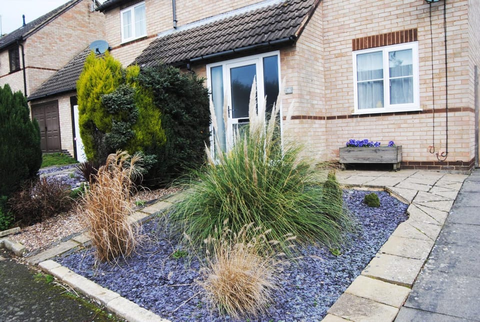 Property building, Facade/entrance, Garden