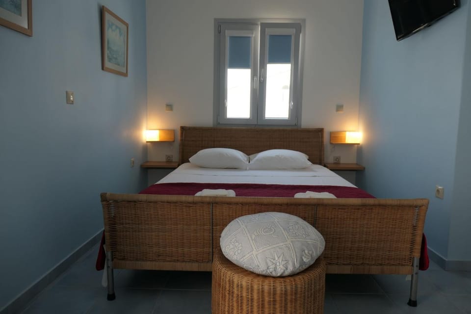 Bed, Decorative detail, Bedroom