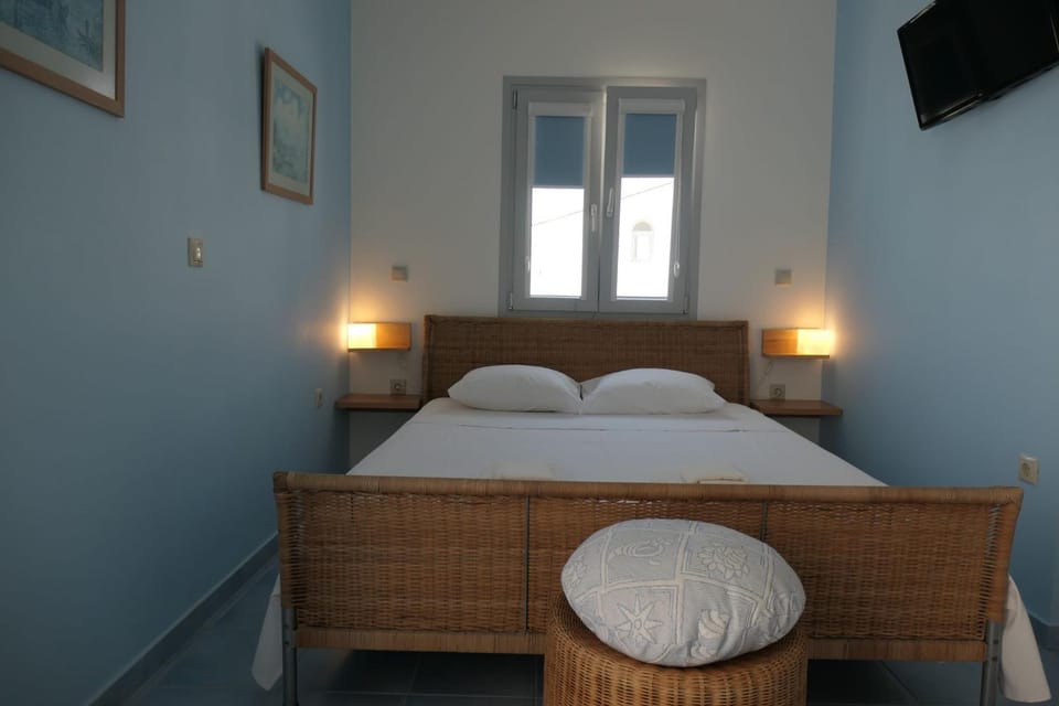 Bed, Decorative detail, Bedroom
