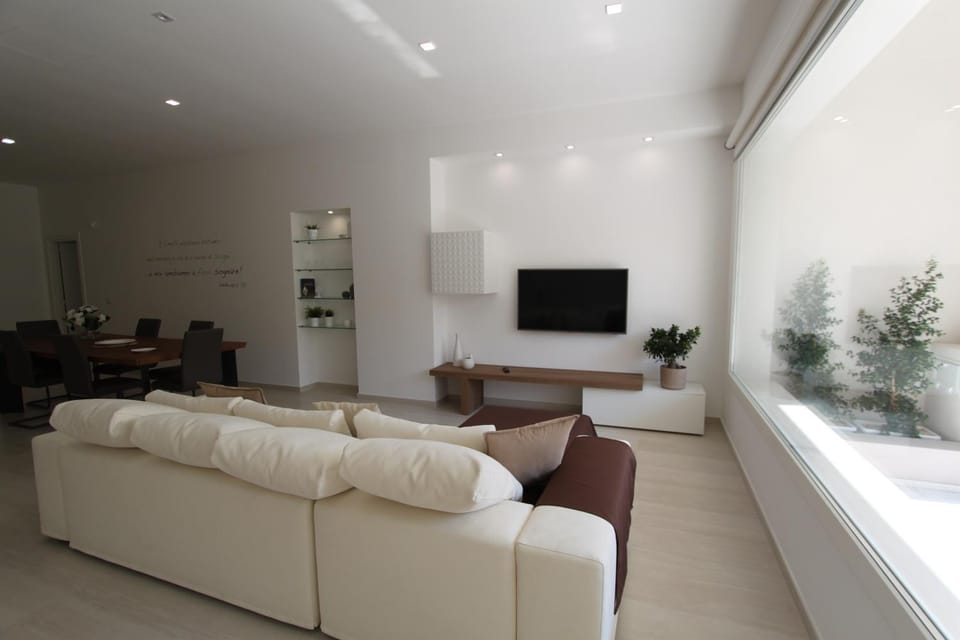 Communal lounge/ TV room