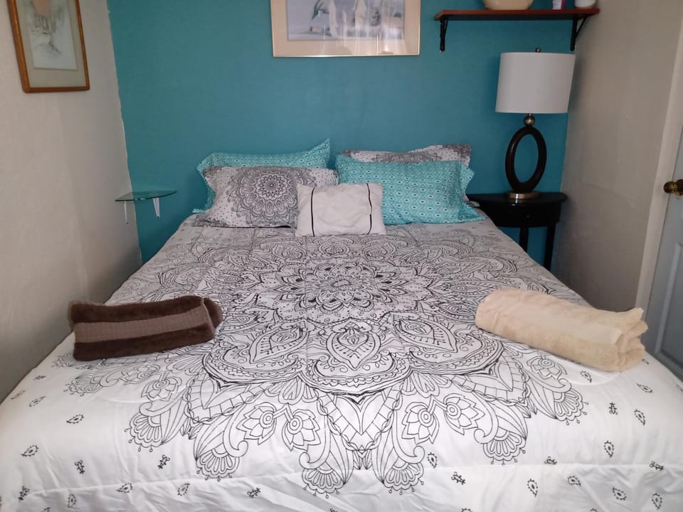Bed, Photo of the whole room, Decorative detail