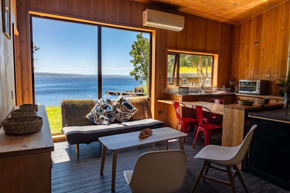 Casas Martín Pescador, Lago Huillinco, Chiloe House in Los Lagos, Chile