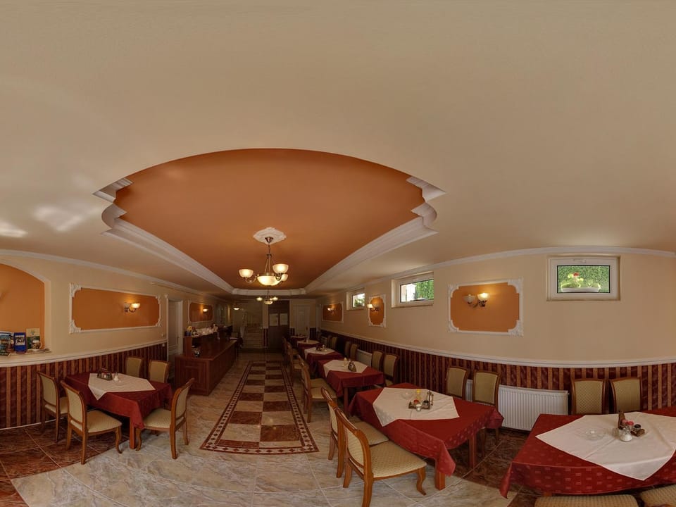 Restaurant/places to eat, Buffet breakfast
