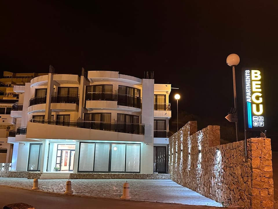 Property building, Location