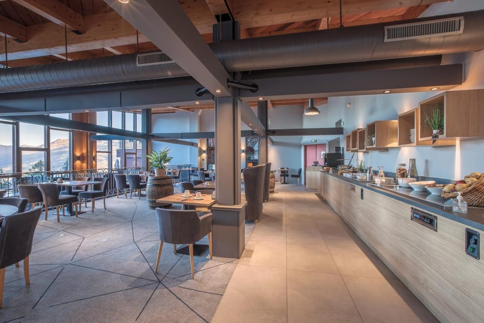 Restaurant/places to eat, Summer, Buffet breakfast