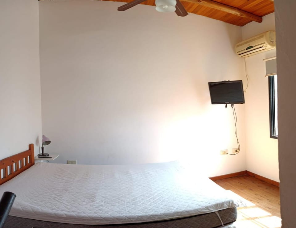 TV and multimedia, Photo of the whole room, air conditioner