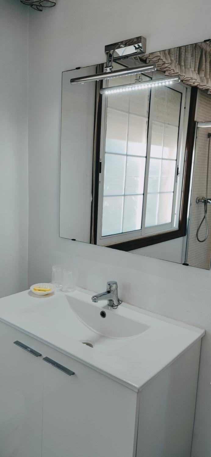 Bathroom, Decorative detail