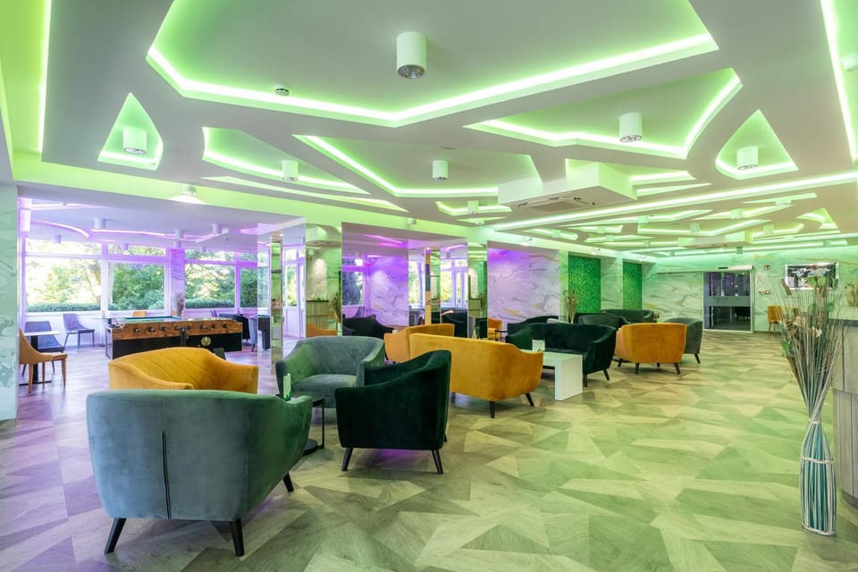 Lounge or bar, Seating area