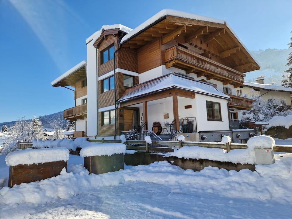Pension Eichenheim Bed and Breakfast in Salzburgerland