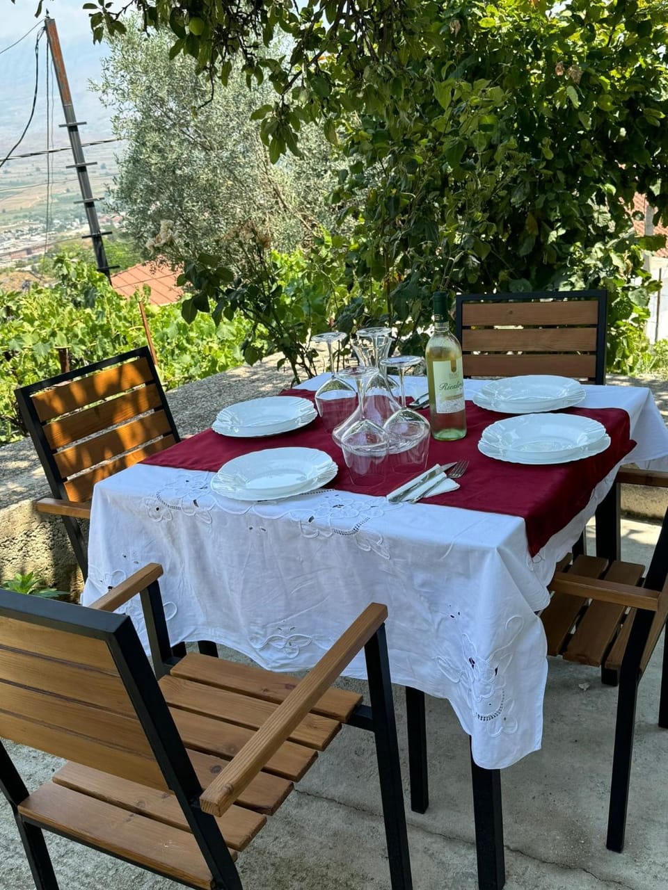 Patio, Restaurant/places to eat, Day, Garden, View (from property/room), Food and drinks, Decorative detail, Decorative detail, Dining area, Food, City view, Garden view, Breakfast, Continental breakfast, Alcoholic drinks