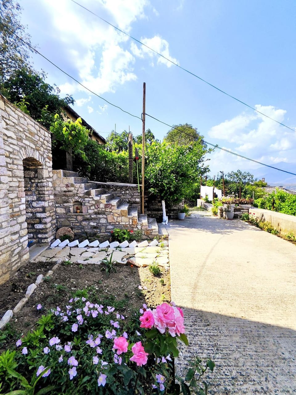 Property building, Restaurant/places to eat, Facade/entrance, Spring, Day, Neighbourhood, Natural landscape, Activities, Bird's eye view, Garden, View (from property/room), Business facilities, City view, Garden view, Landmark view, Mountain view, Street view, Breakfast, Quiet street view, VIP