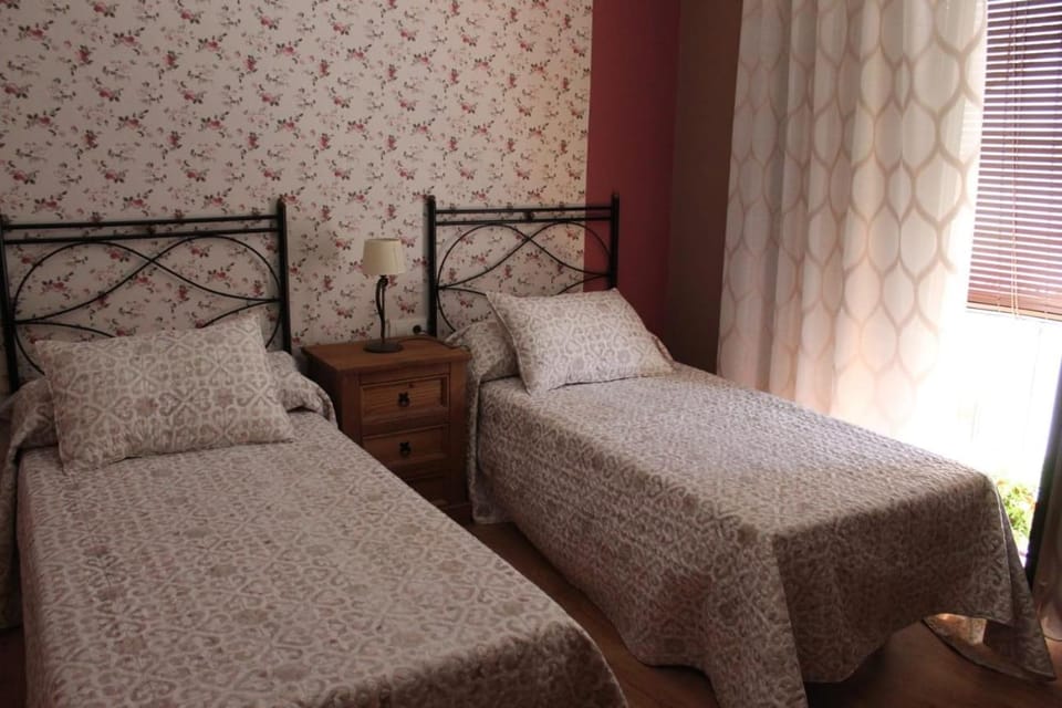 VIVIENDA DE USO TURISTICO El Jabalon Country House in Castile-La Mancha