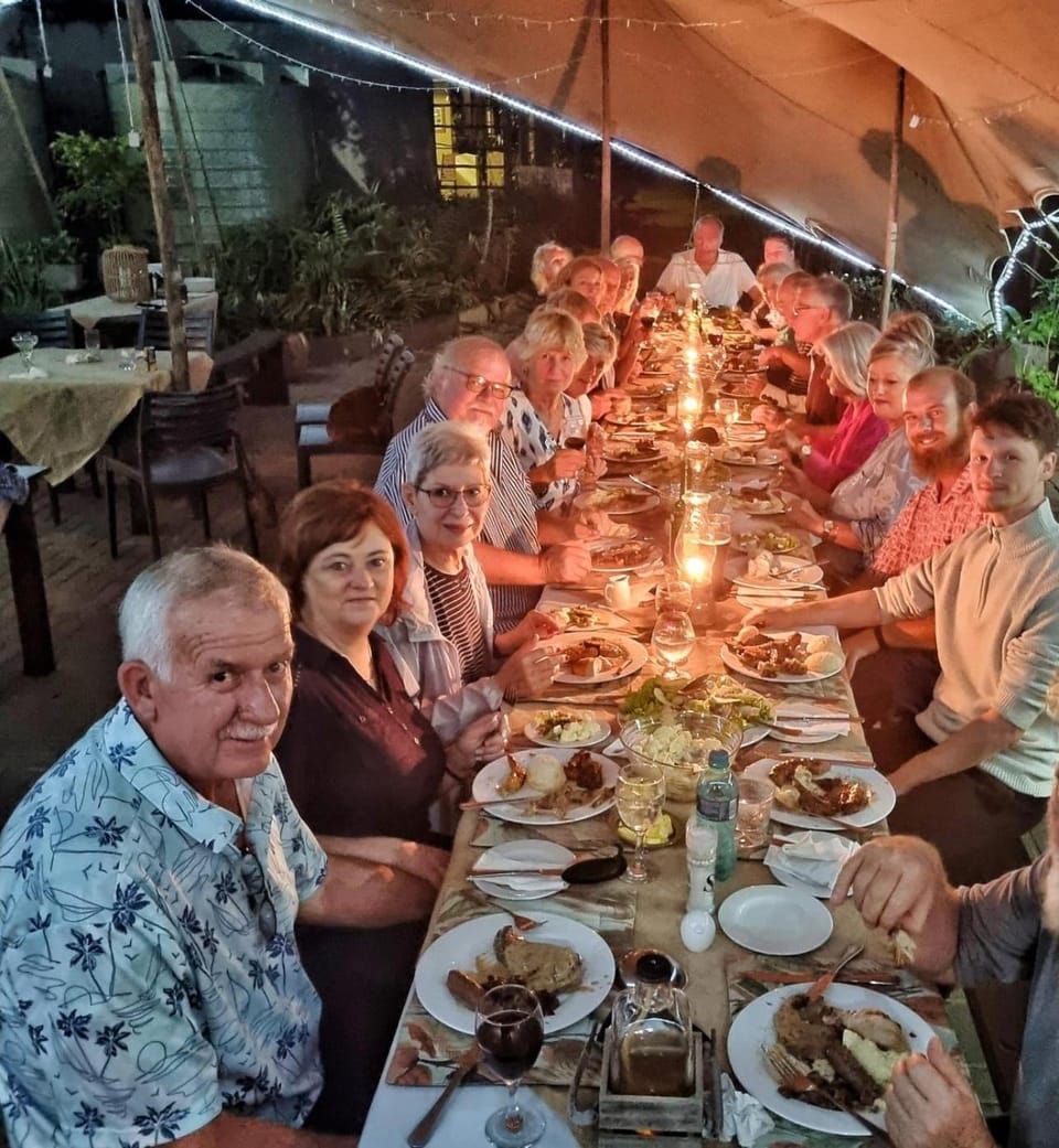 Restaurant/places to eat, People, Food and drinks, Banquet/Function facilities, Food, Guests, Lunch, Dinner, Drinks, group of guests, wedding