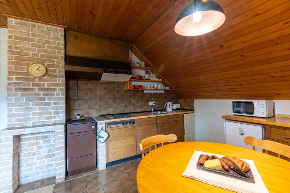 Kitchen or kitchenette, Dining area, minibar, kitchen