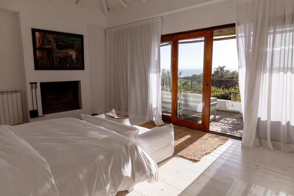 Bed, Natural landscape, Photo of the whole room