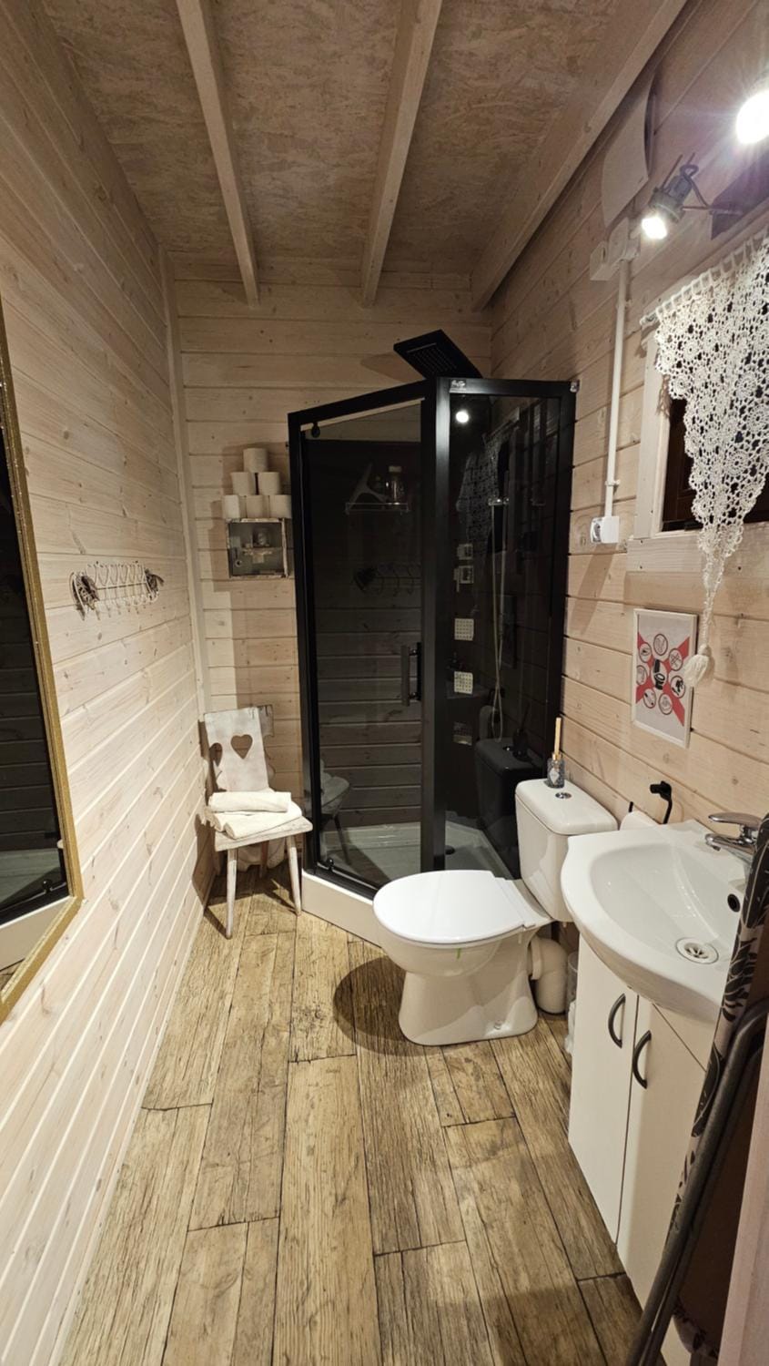Shower, Toilet, Bathroom