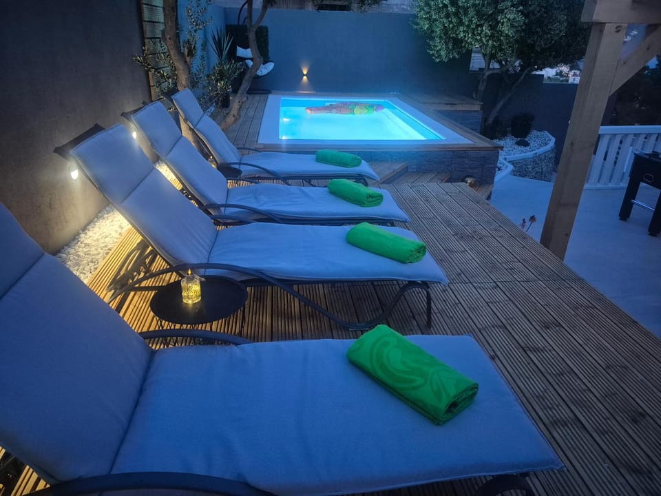 Luxury apartment Duće with private pool Apartment in Split-Dalmatia County