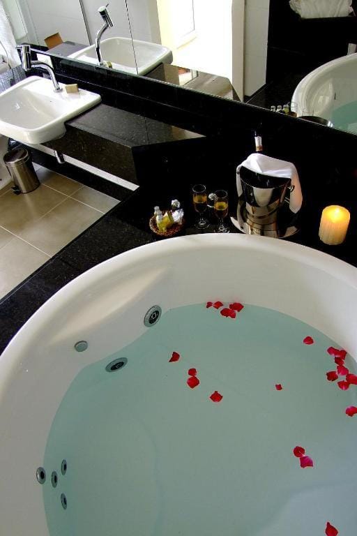 Hot Tub, Bathroom