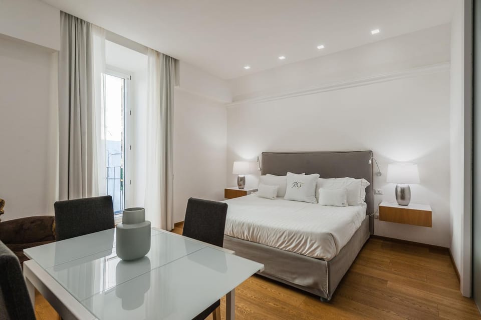 Bed, Seating area, Bedroom