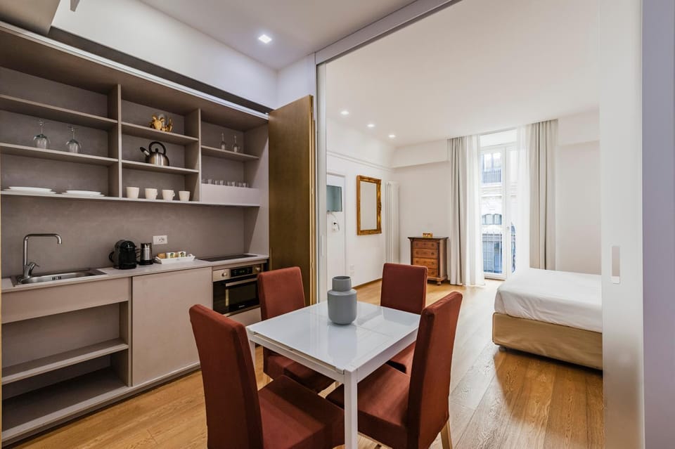Kitchen or kitchenette, Seating area, Dining area