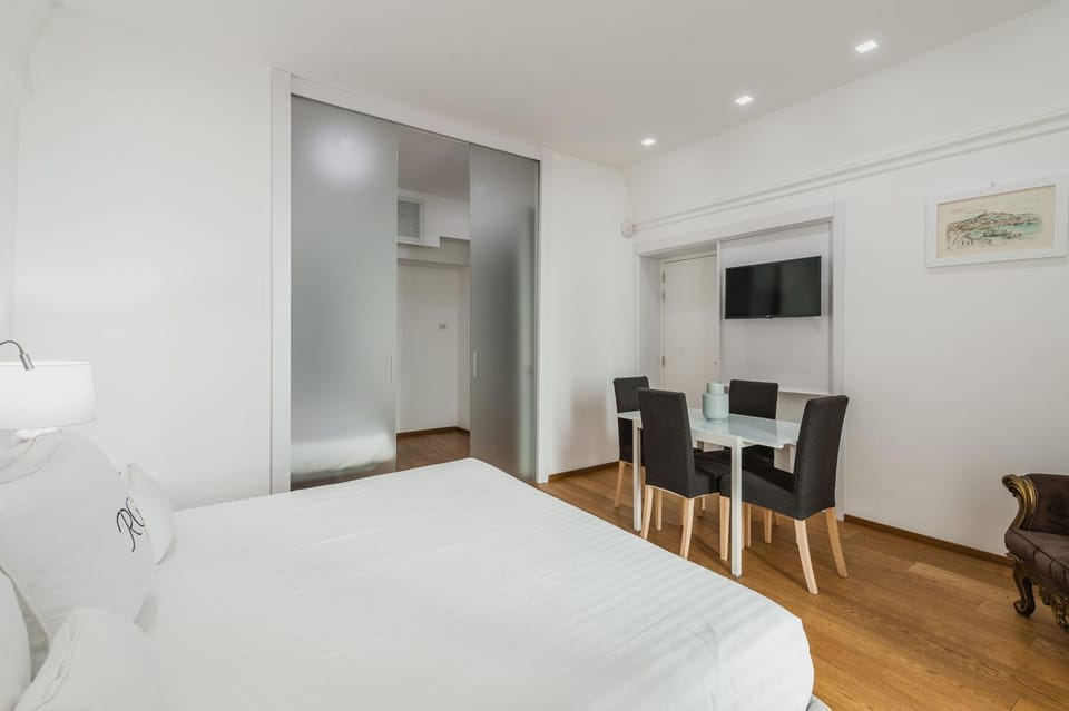 TV and multimedia, Living room, Bedroom