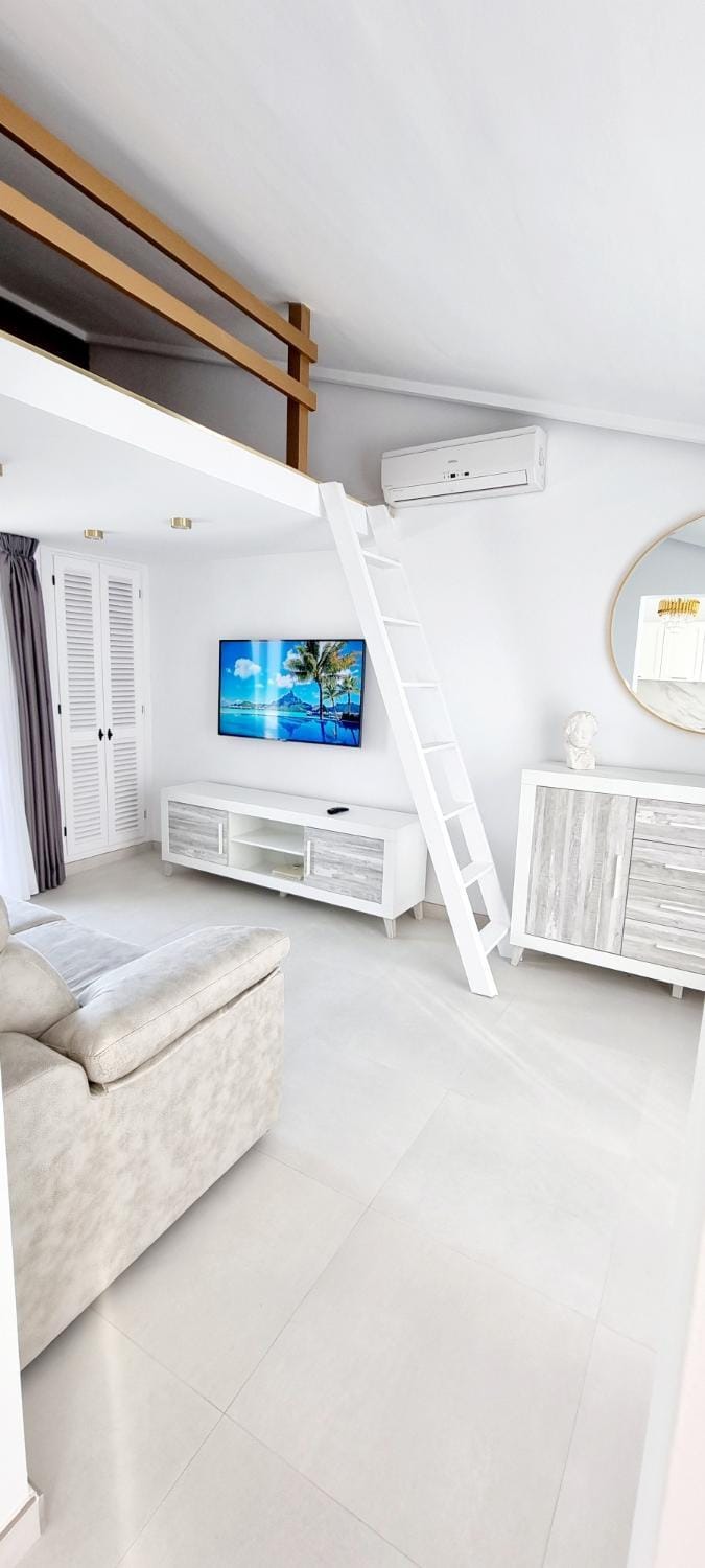 Communal lounge/ TV room, Living room