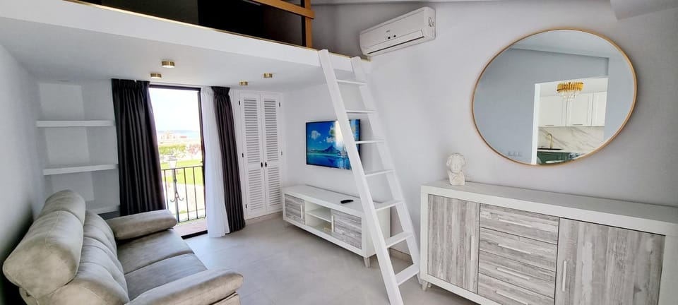 Communal lounge/ TV room, Living room