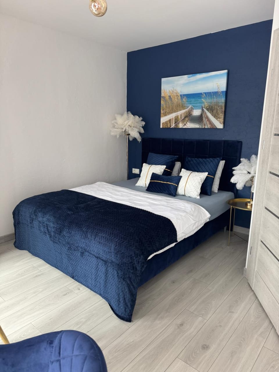 Bed, Photo of the whole room