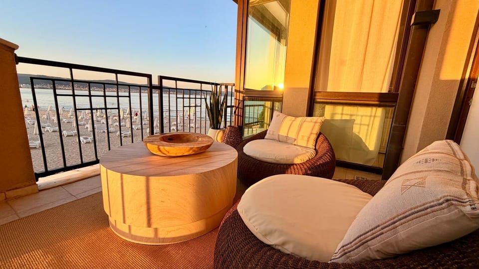 Balcony/Terrace, Seating area, Beach, Sea view