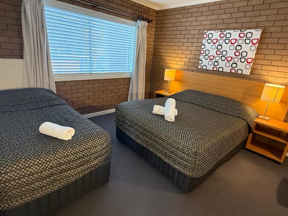 Bedroom, towels