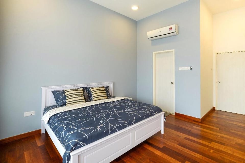 By the sea Beach BABY Apartment in Batu Ferringhi, Penang, Malaysia