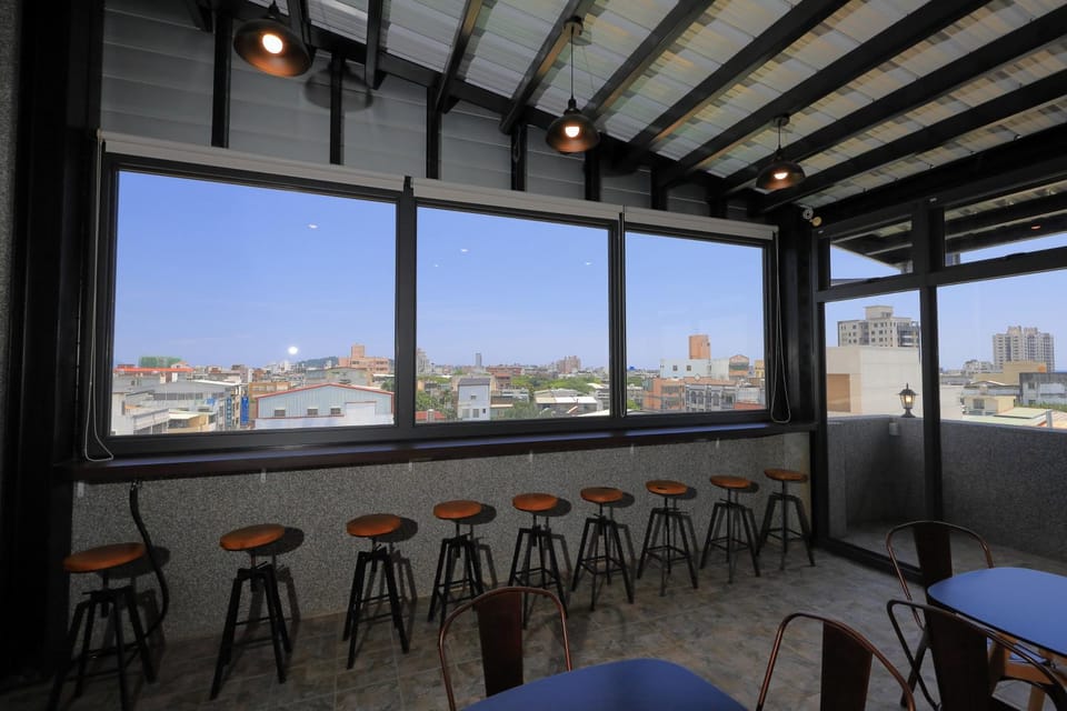 Communal lounge/ TV room, Balcony/Terrace, City view, Sea view, Street view
