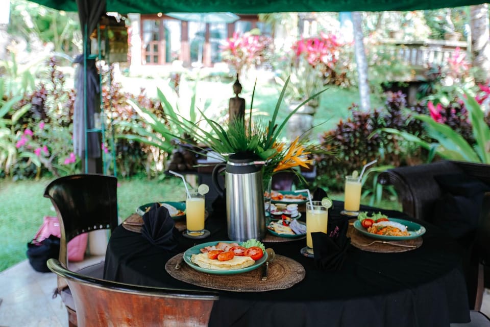 Food and drinks, Dining area, Breakfast, Continental breakfast