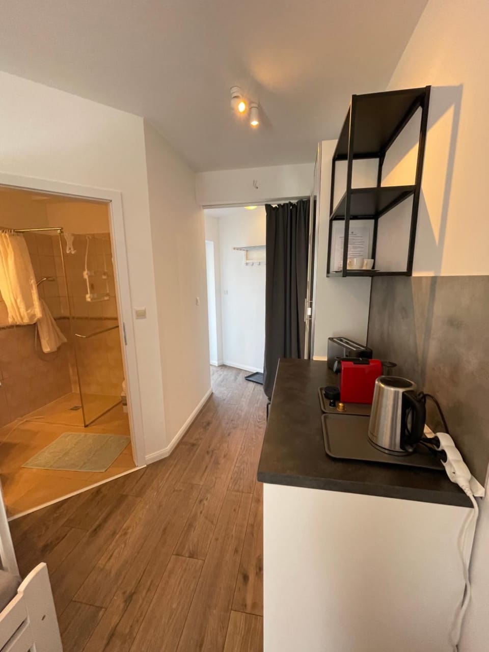 Bathroom, Coffee/tea facilities, toaster