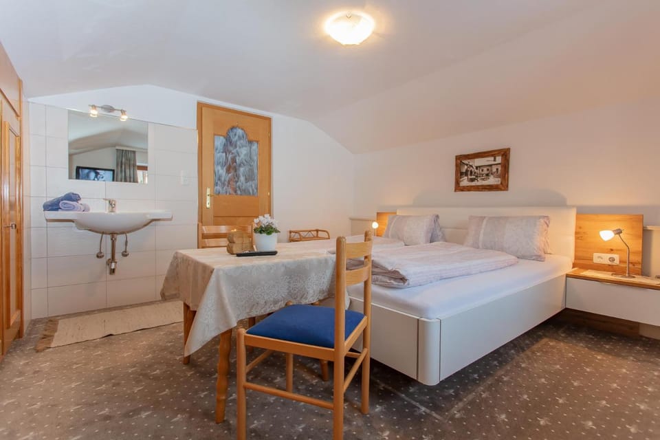 Photo of the whole room, Seating area, Bedroom