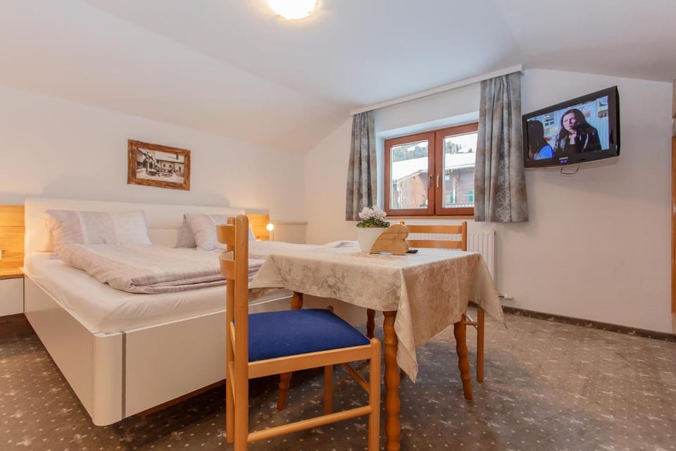 Photo of the whole room, Seating area, Bedroom