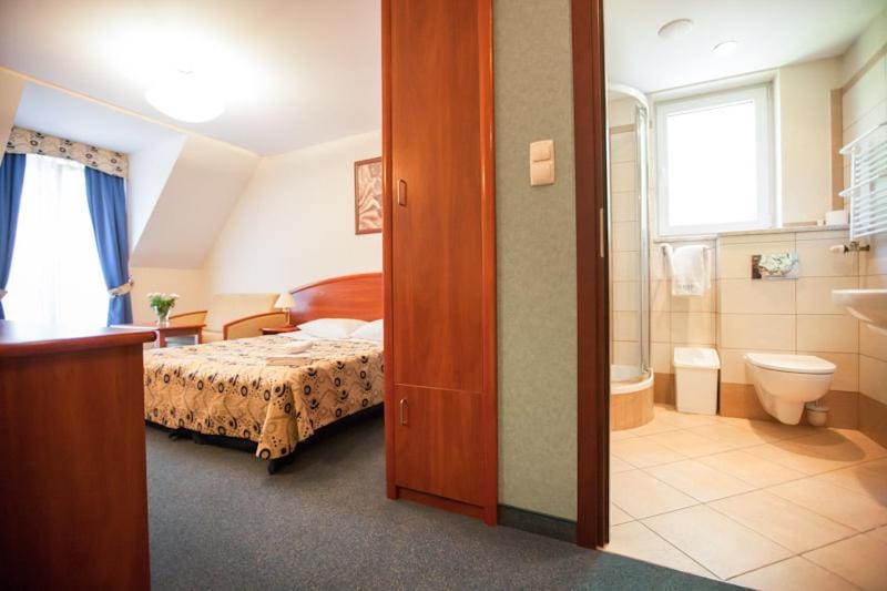 Toilet, Photo of the whole room