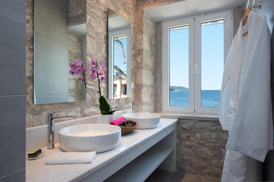 Shower, Toilet