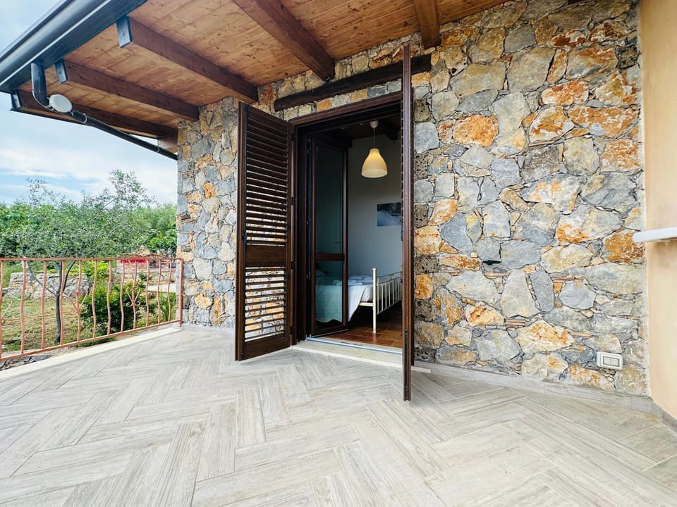 Property building, Balcony/Terrace, Balcony/Terrace